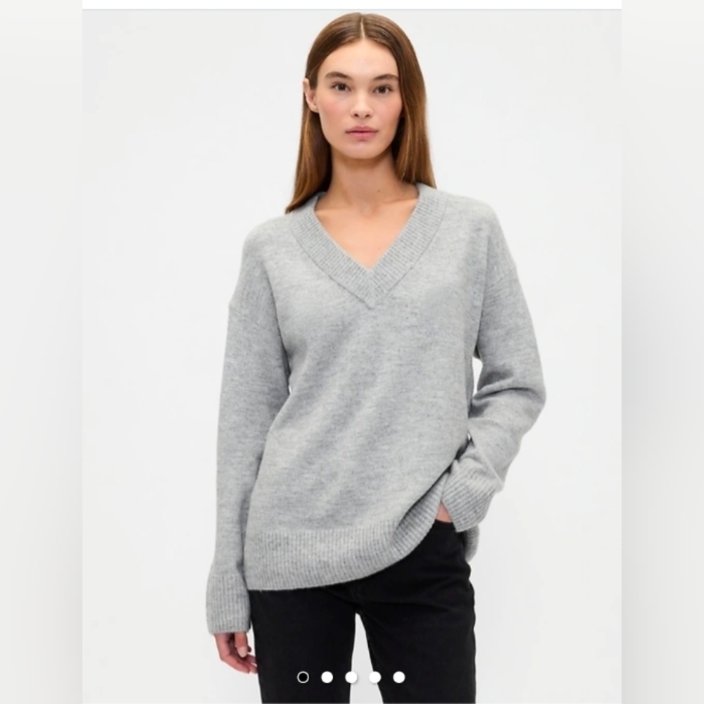 Wild Fable Women's Oversized V-Neck Pullover Sweater Heather Gray